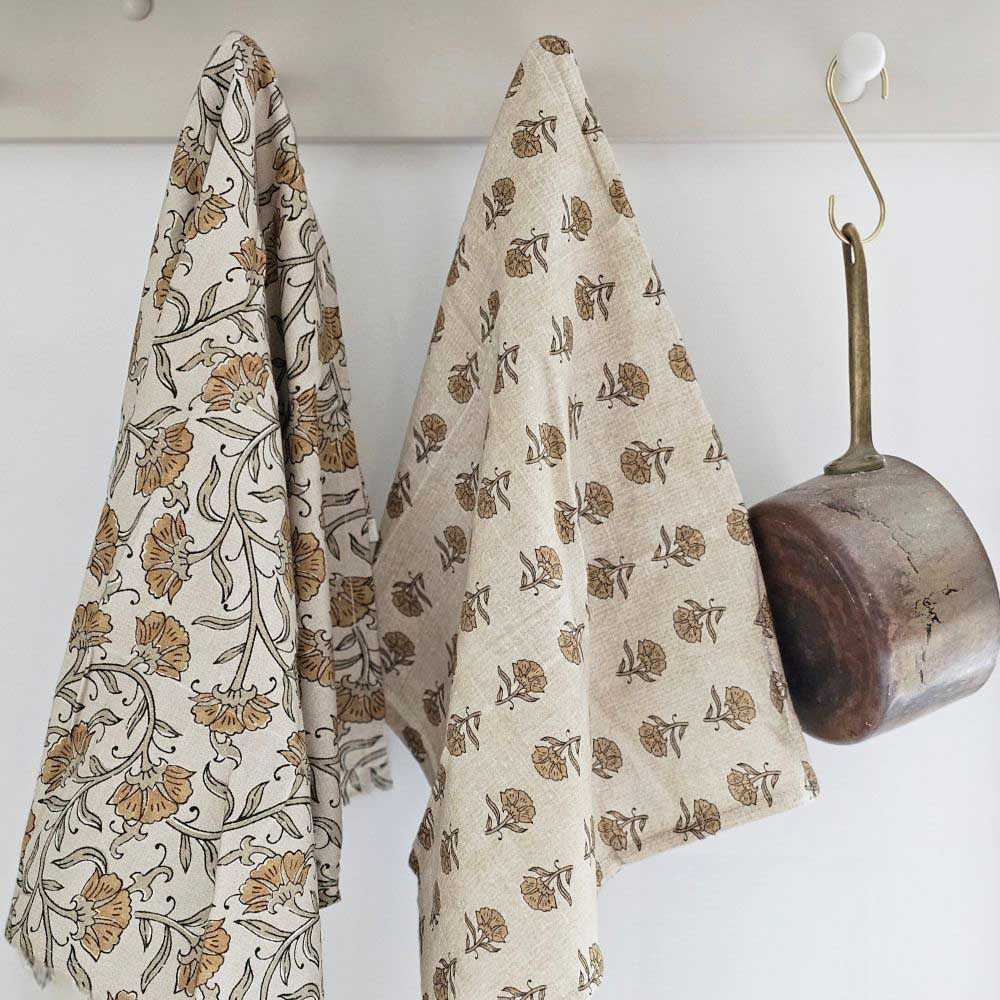 This beautiful set of two Block Print Mustard Flowers Tea Towels will give your kitchen a touch of English cottage charm. The rich mustard flowers against a flax linen color fabric offers rustic, old-world ambiance. They bring a relaxed country style that is perfect for creating a cozy cottage feel. 100% cotton. Machine wash. Set of Two. 17"W x 27"H
