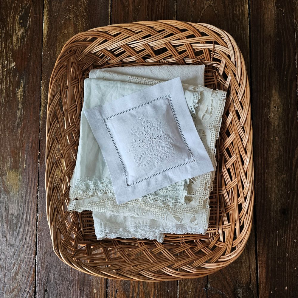 Our Braided Basket Tray offers quintessential country farmhouse style. This charming shallow wicker basket makes a beautiful presentation for farmhouse gatherings to hold napkins and utensils or add it to your home office for mail and so much more. Accessories not included. 14.5"L x 11.5”W x 3"H