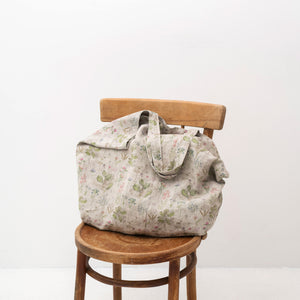 The super soft Linen French Market Bag is perfect everyday shopping, weekend getaways, farmers market hauls, or a trip to the beach on a hot summer's day. Its generous size and comfortable straps will make this your go-to tote. Made from 100% natural linen, this stylish bag is a sustainable choice.