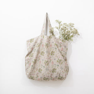 The super soft Linen French Market Bag is perfect everyday shopping, weekend getaways, farmers market hauls, or a trip to the beach on a hot summer's day. Its generous size and comfortable straps will make this your go-to tote. Made from 100% natural linen, this stylish bag is a sustainable choice.