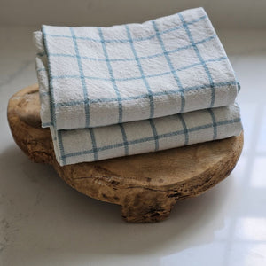 Enhance your kitchen with the Light Blue and Oatmeal Check Kitchen Towel Set, featuring two towels crafted from 100% cotton for softness and durability. The light blue and oatmeal tones, in a timeless check pattern, bring a refined cottage charm that complements any farmhouse, coastal, or rustic decor.