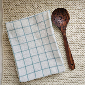Enhance your kitchen with the Light Blue and Oatmeal Check Kitchen Towel Set, featuring two towels crafted from 100% cotton for softness and durability. The light blue and oatmeal tones, in a timeless check pattern, bring a refined cottage charm that complements any farmhouse, coastal, or rustic decor.