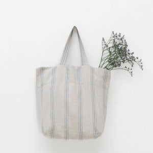 The super soft Linen French Market Bag is perfect everyday shopping, weekend getaways, farmers market hauls, or a trip to the beach on a hot summer's day. Its generous size and comfortable straps will make this your go-to tote. Made from 100% natural linen, this stylish bag is a sustainable choice.