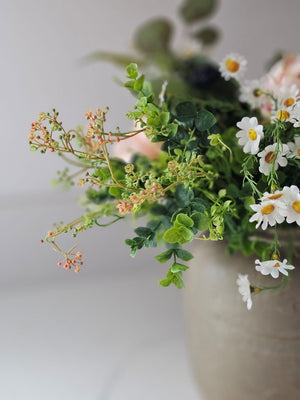 Add a sweet touch of color to any bouquet with the Pink Seeded Creeping Psychotria Bush. Perfect for adding visual ambiance, this lush creeping greenery, with small pink seed pods will elevate any arrangement. 13.5"H