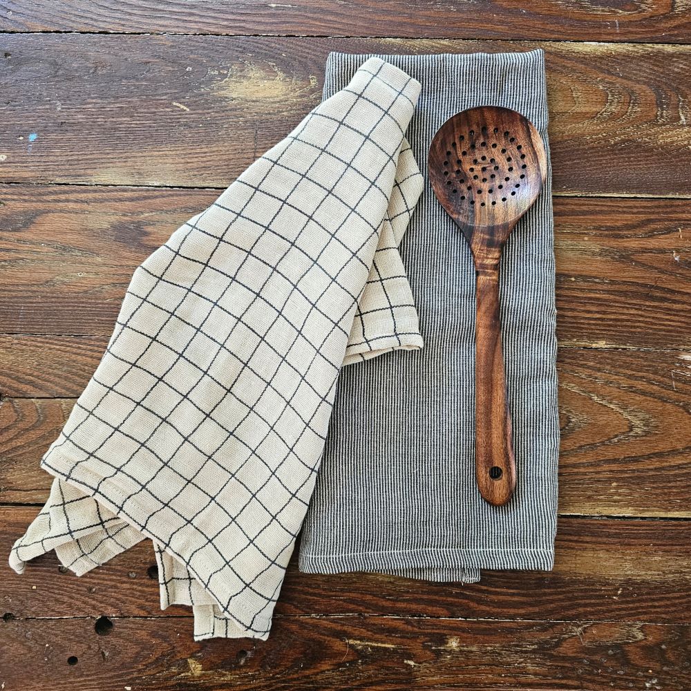 Our Rustic Hues Kitchen Towel Set is perfect for everyday farmhouse living. The super soft cotton and natural weave with black and cream stripes and checks gives these towels an earthy, relaxed quality. Features a hoop for hanging. 100% Cotton.&nbsp;Machine Wash Cold, Gentle Cycle, Line Dry. Set of two.&nbsp; 19.25"L x 28"H