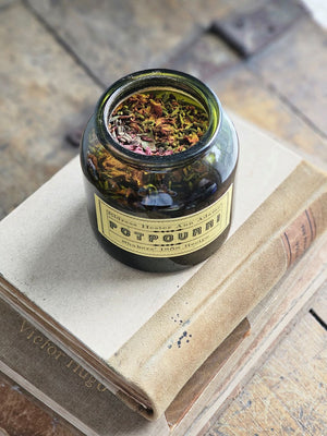 This old-timey, spicy blend of rose buds, lavender, cinnamon will fill your home with a sense of warmth and soothing calm. In 1858, Eldress Hester Ann Adams created this Shakers' Recipe Potpourri