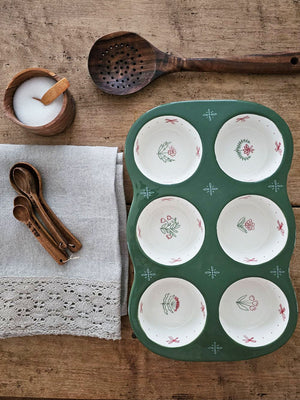 Stoneware Muffin Pan with Cottage Style