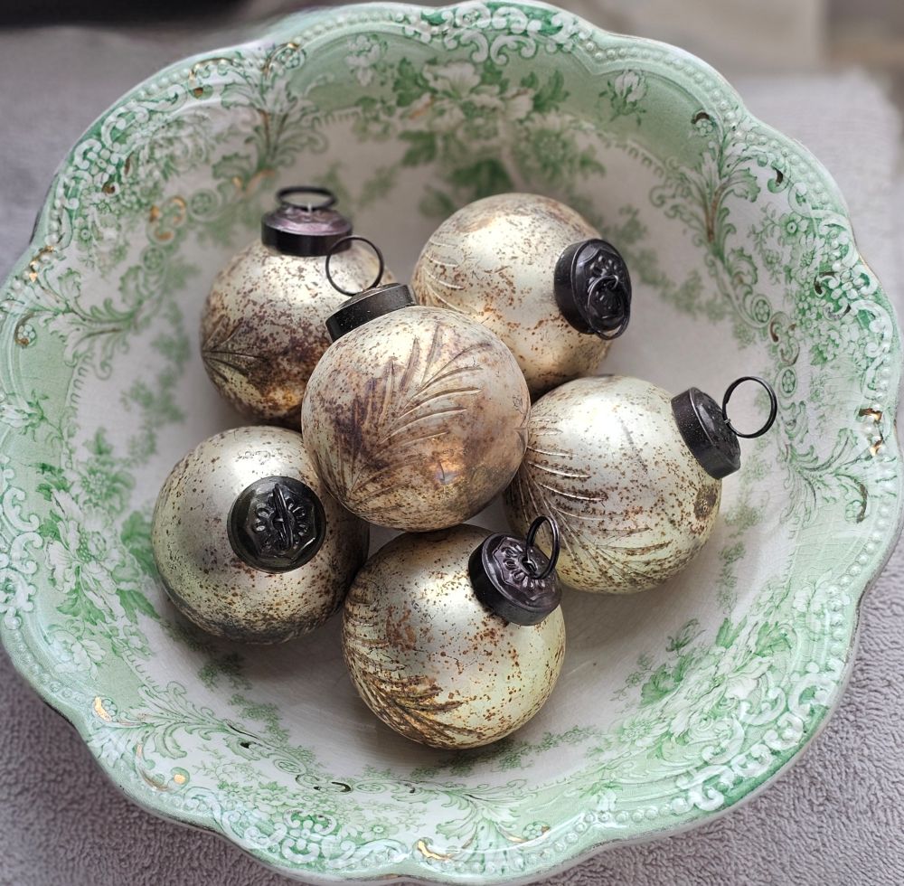 Vintage Style Etched Kugel Ornament Set