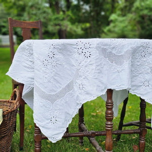 Vintage Style White Linen Cutwork Lace and Embroidery Tablecloth