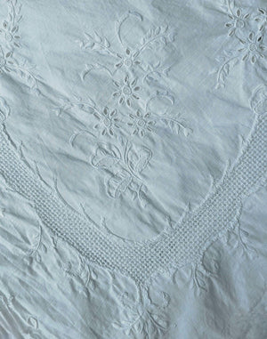 Vintage Style White Linen Cutwork Lace and Embroidery Tablecloth