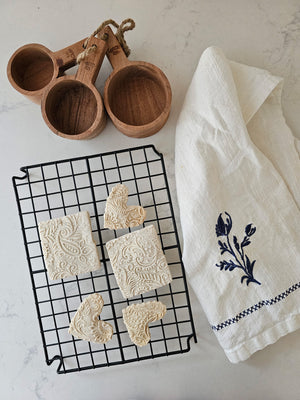 Delft Sprig Towel with Wire Cooling Rack and Wood Measuring Cups