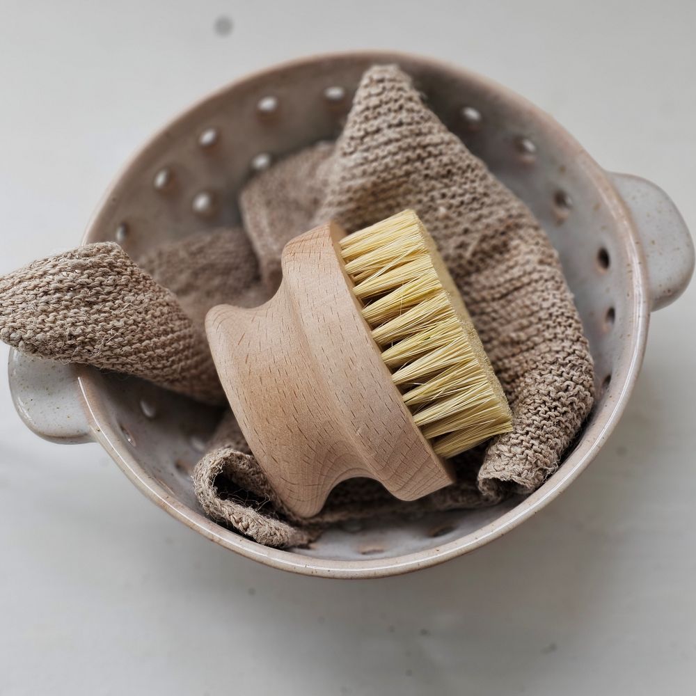 The Wood and Sisal Nail Brush is a versatile piece. Crafted with beech wood and sisal, this handy brush combines artisanal craft with beautiful design and perfect functionality. Includes one brush. 3.15"L x 2.75"H