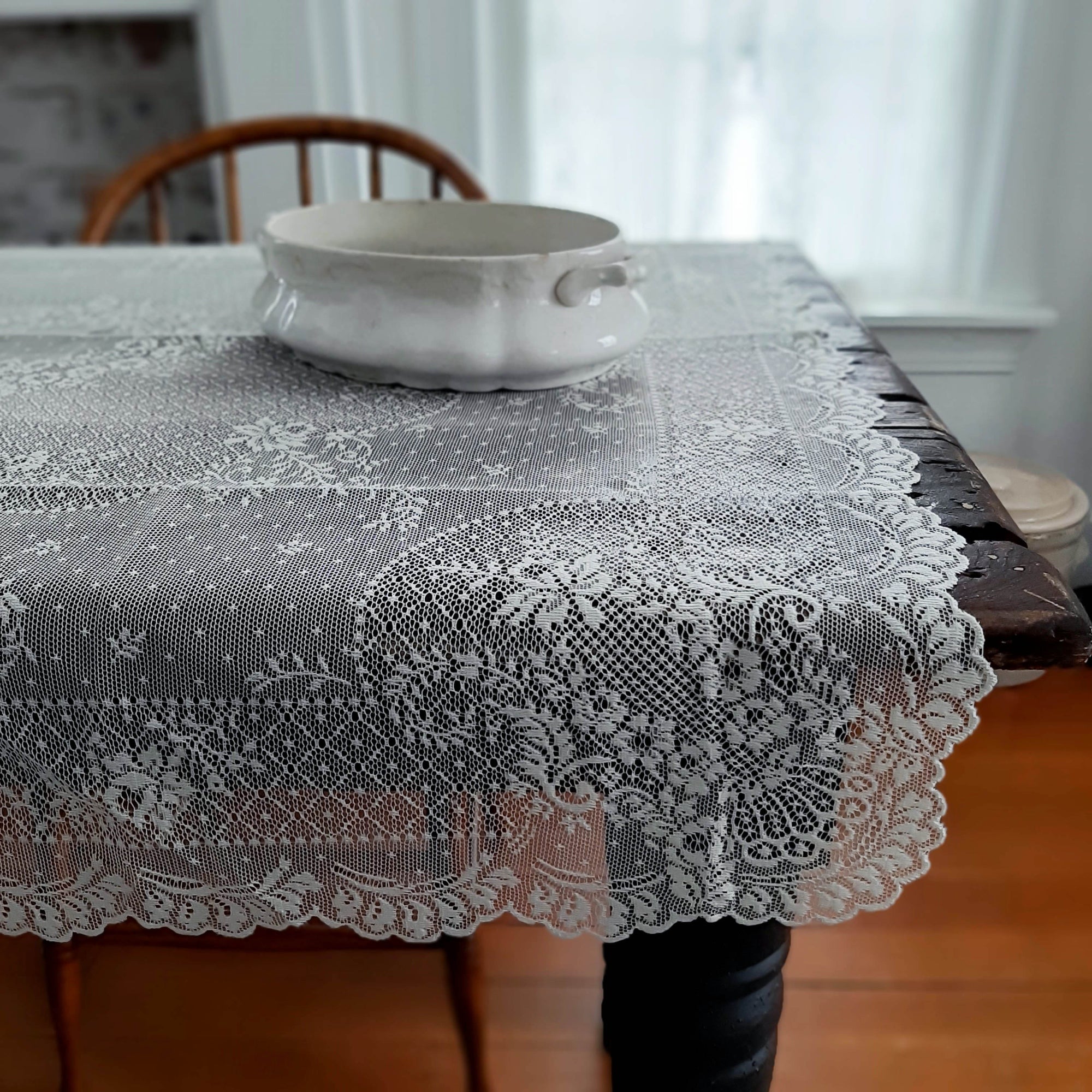 Vintage Style Lace Table Square