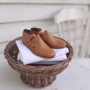 Wicker Cake Stand, Wicker Pedestal with Shoe Lasts