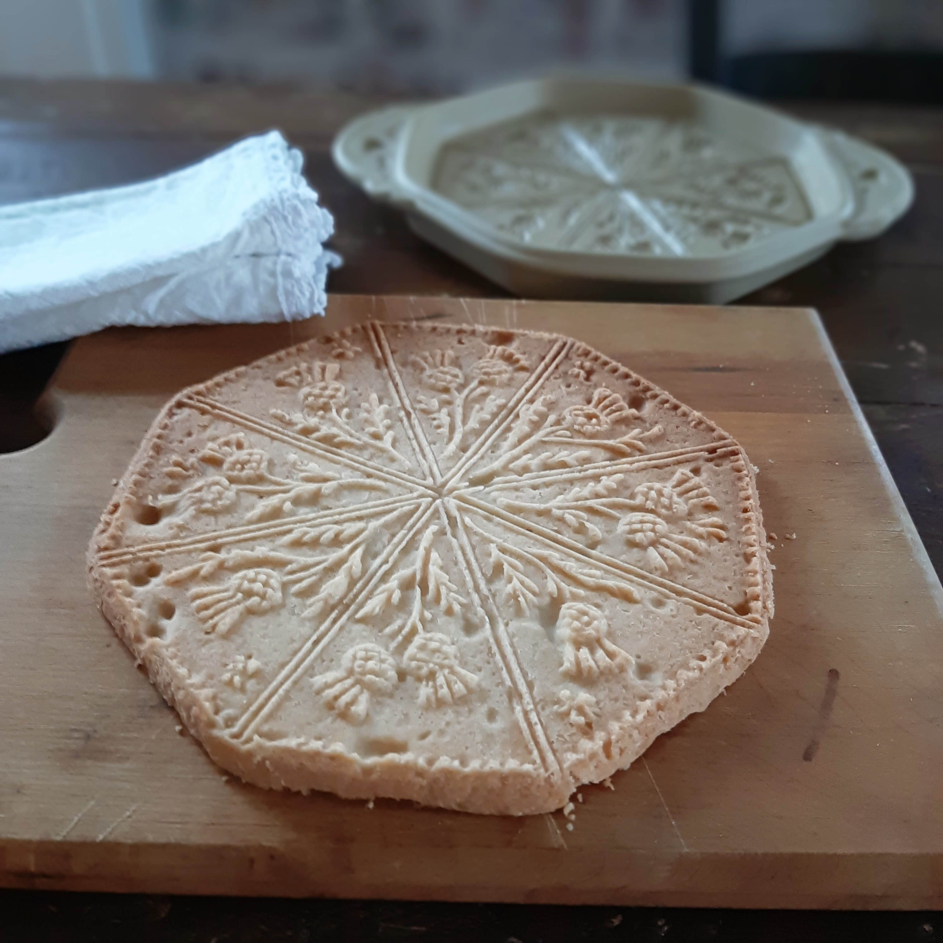 Stoneware Shortbread Pan - Farmhouse Wares