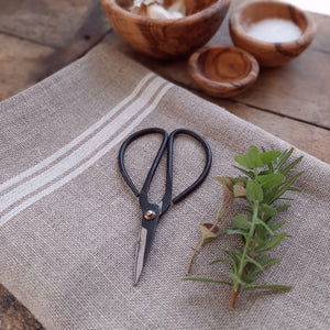 These forged carbon steel utility shears can be used in the garden, kitchen, office or studio. Thanks to their simple yet useful symmetrical design, they can be used by both right and left handed craftspeople. Although they were traditionally known for pruning small shrubs, we have found they are useful for nearly every task, including cutting weed cloth, harvesting herbs and flowers, and cutting twine.The Vintage Style Garden Scissor is a must-have for any potting shed.