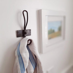 Reminiscent of wire hooks found in old schoolhouse coat rooms or farmhouse bedrooms, this charming Vintage Style Wire Coat Hook is perfect for farmhouse living. Whether your style is country farmhouse or vintage industrial, these old-fashioned wire hooks have a simple design that will be at home in any mudroom, kitchen or bedroom.